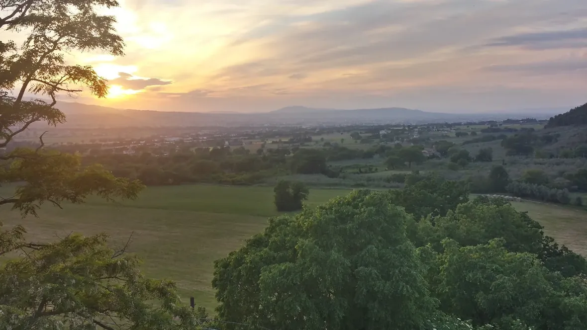 La valle intorno a Bazzano al tramonto